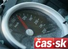 Čas.sk: Staré taxíky v autobazári zázračne omladli- Tachometre stočili o 110 000 km!